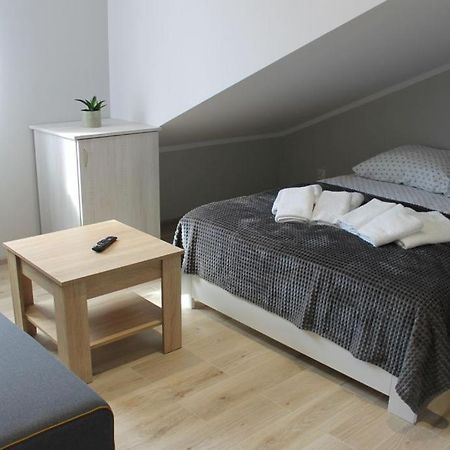 Pokoje Goscinne U Anny Augustów Exterior foto