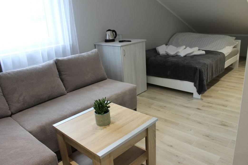 Pokoje Goscinne U Anny Augustów Exterior foto